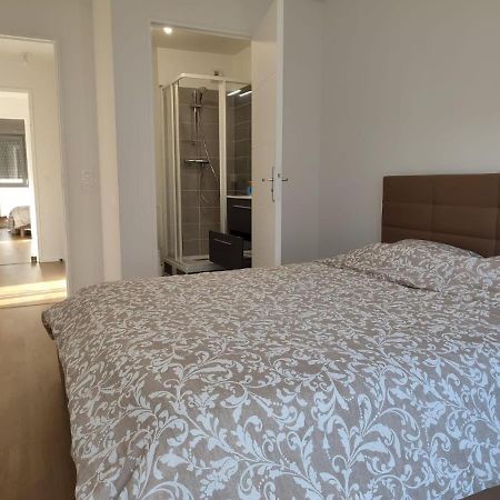 Chambre Privee Dans Un Nouvel Appartement Partage Pres De Paris Avec Parking Gratuit シュビイ・ラリュ エクステリア 写真