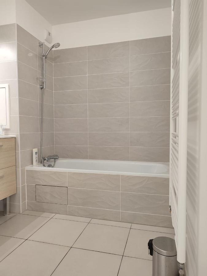 Chambre Privee Dans Un Nouvel Appartement Partage Pres De Paris Avec Parking Gratuit シュビイ・ラリュ エクステリア 写真